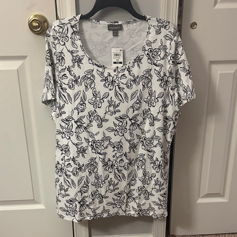 NWT Women’s 3X Style & Co. Women’s White Floral Short-Sleeve Tee